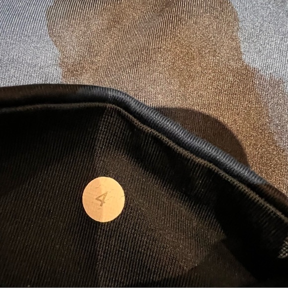 Lululemon Blue and Black Floral Print Wunder Under Crop II Leggings Size 4 - Picture 8 of 12